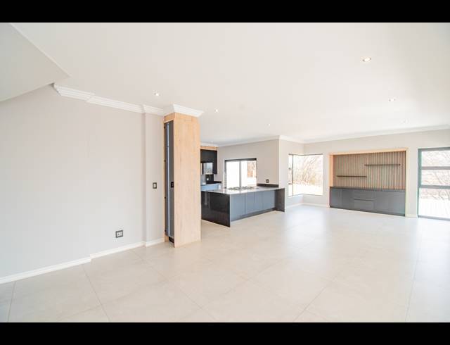4 BEDROOM GATED ESTATE FOR SALE IN WATERLAKE FARM LIFESTYLE ESTATE